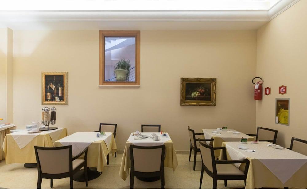 Hotel Seccy Boutique Art & Museum 4*